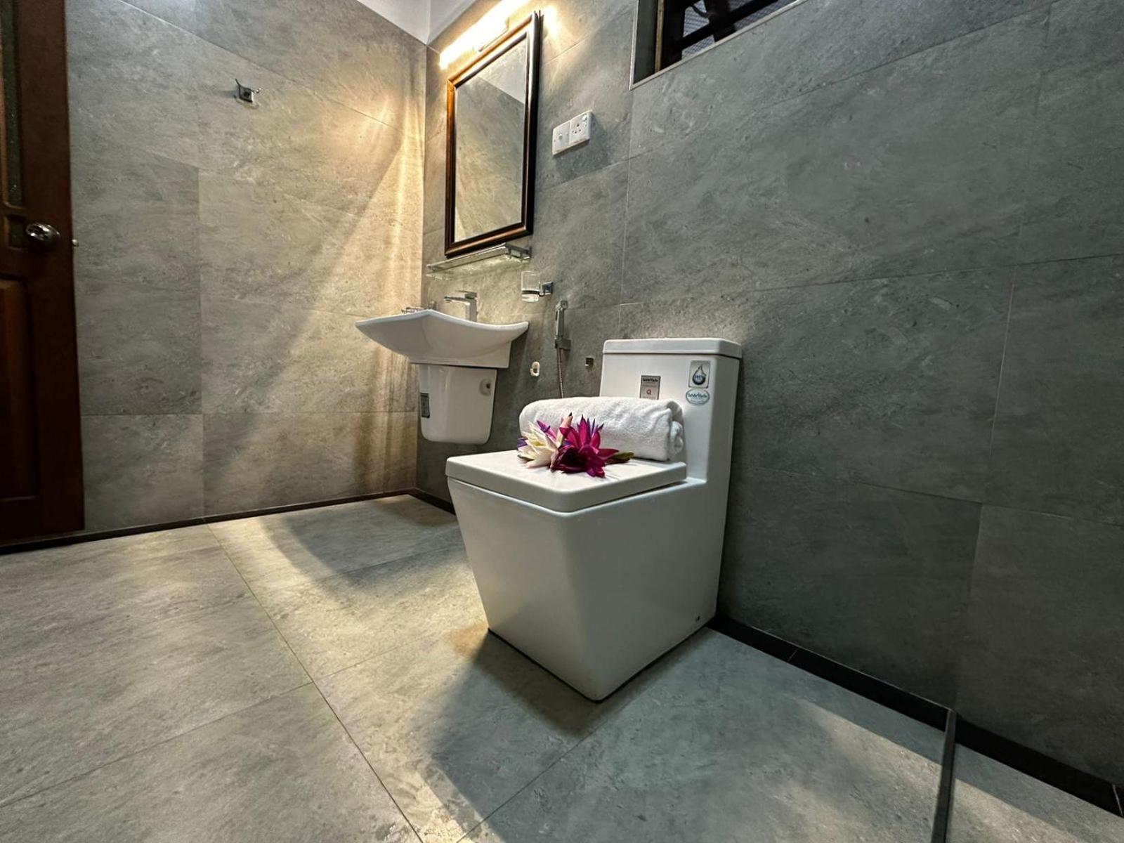 Curve Hiri Apartment Dikwella Bagian luar foto