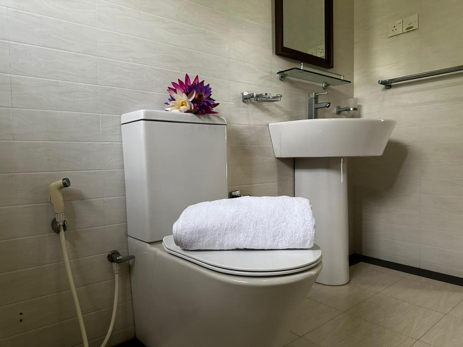 Curve Hiri Apartment Dikwella Bagian luar foto