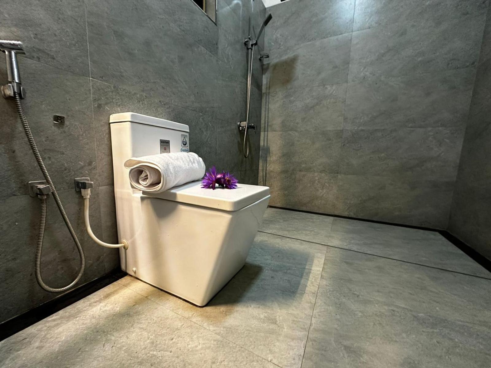 Curve Hiri Apartment Dikwella Bagian luar foto