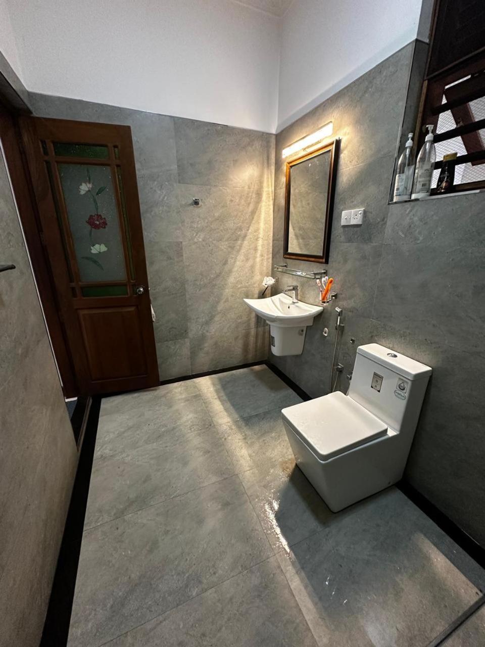 Curve Hiri Apartment Dikwella Bagian luar foto